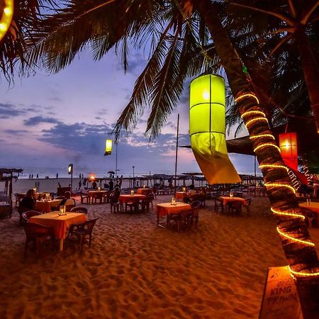 International Beach Hotel & Restaurant Хикадува Екстериор снимка