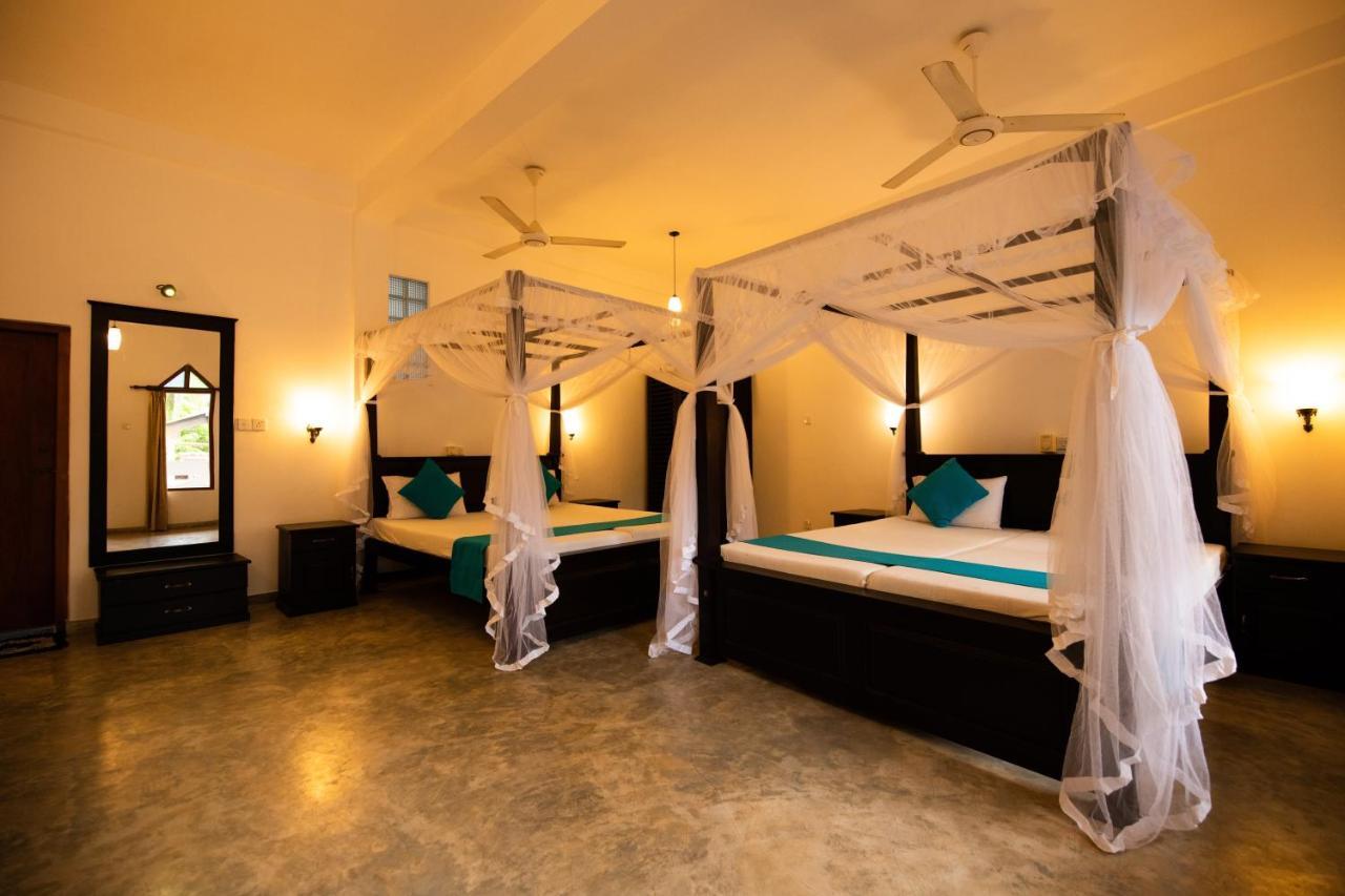 International Beach Hotel & Restaurant Хикадува Екстериор снимка