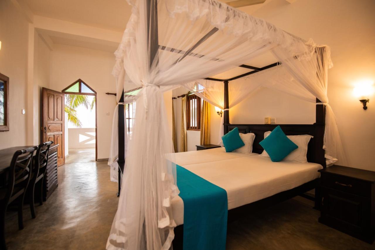International Beach Hotel & Restaurant Хикадува Екстериор снимка