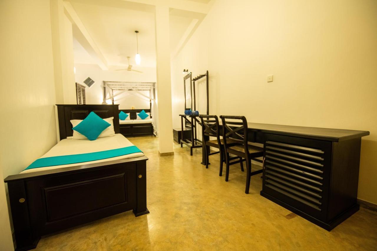 International Beach Hotel & Restaurant Хикадува Екстериор снимка