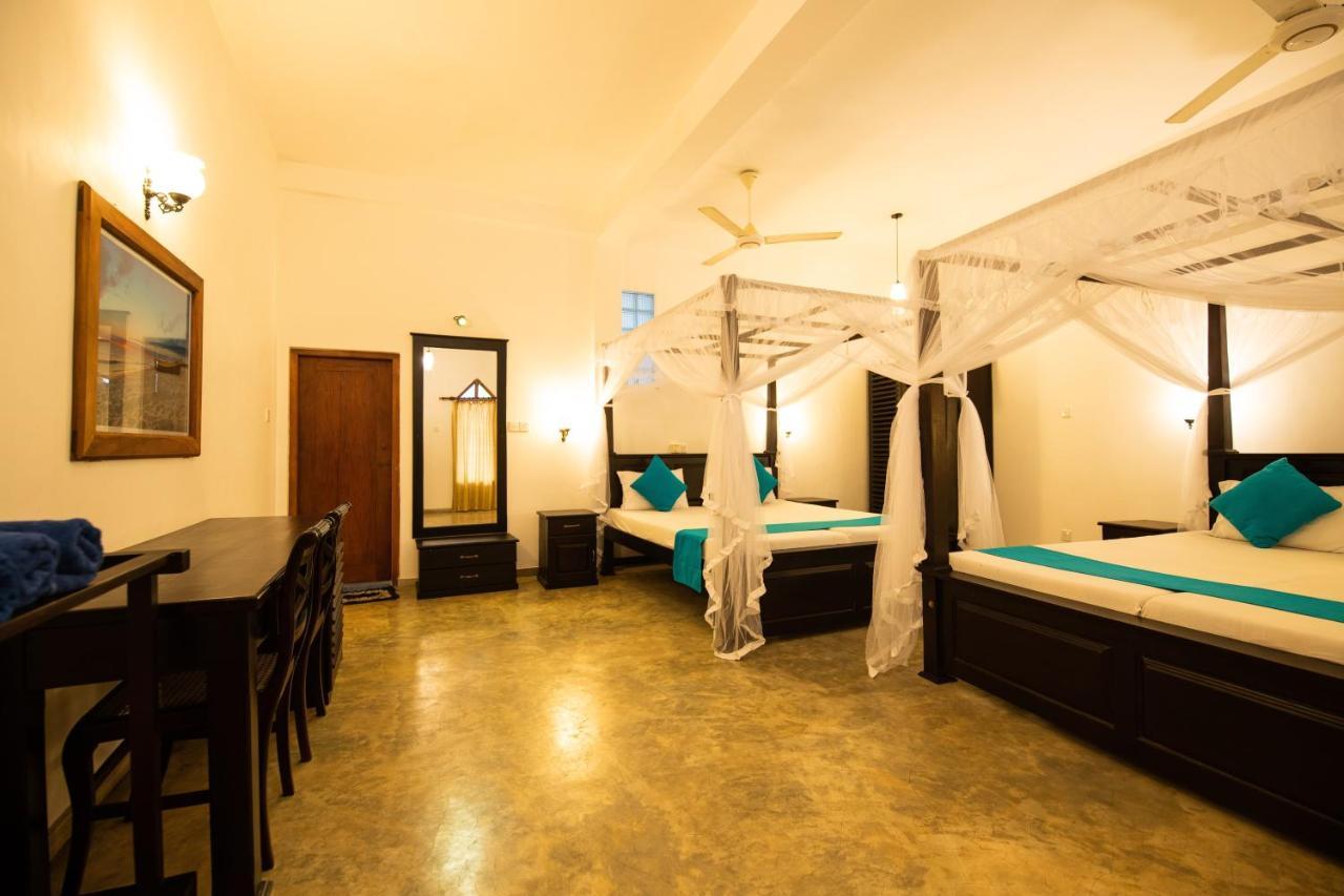 International Beach Hotel & Restaurant Хикадува Екстериор снимка