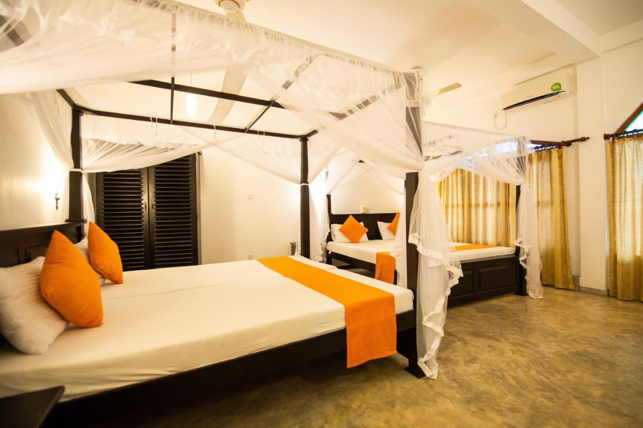 International Beach Hotel & Restaurant Хикадува Екстериор снимка
