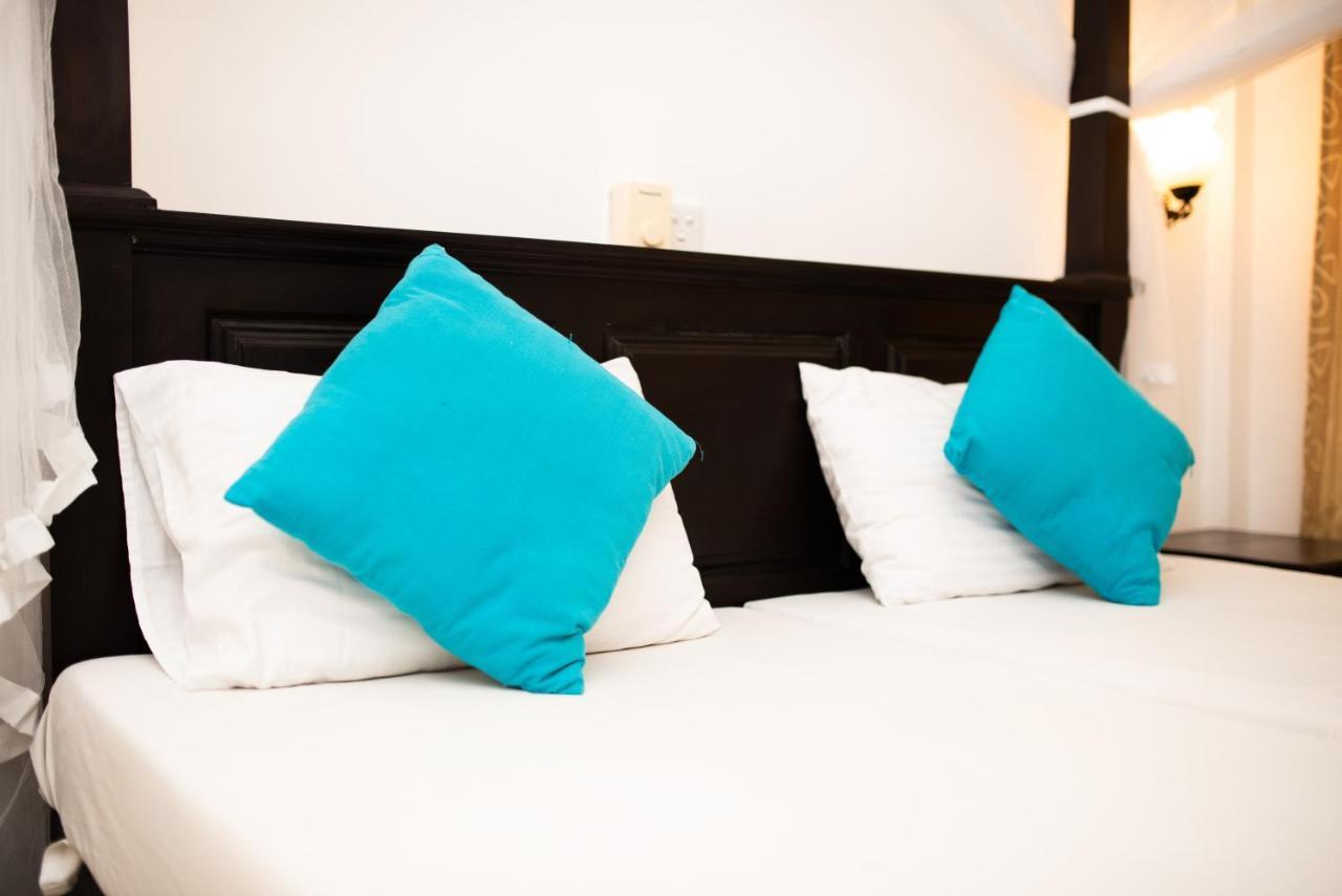 International Beach Hotel & Restaurant Хикадува Екстериор снимка