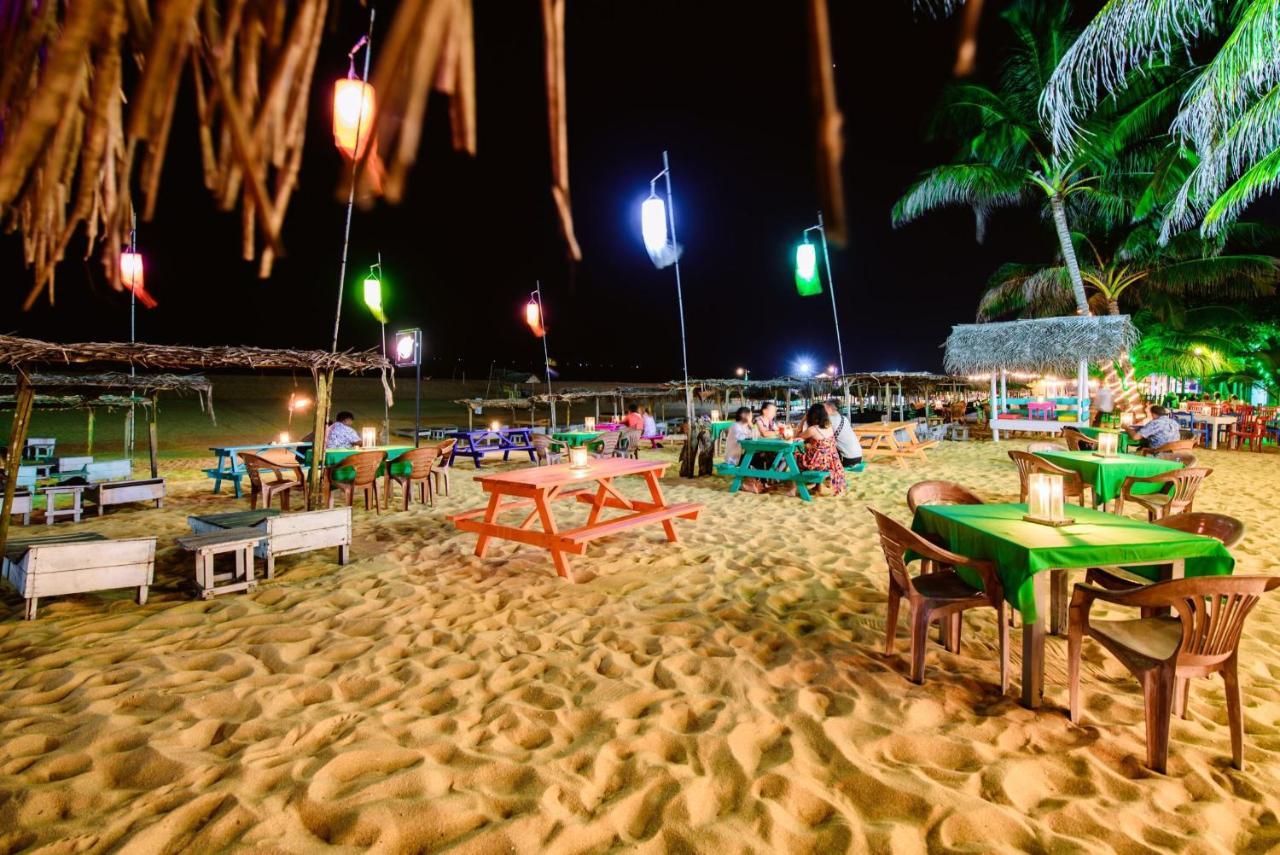 International Beach Hotel & Restaurant Хикадува Екстериор снимка