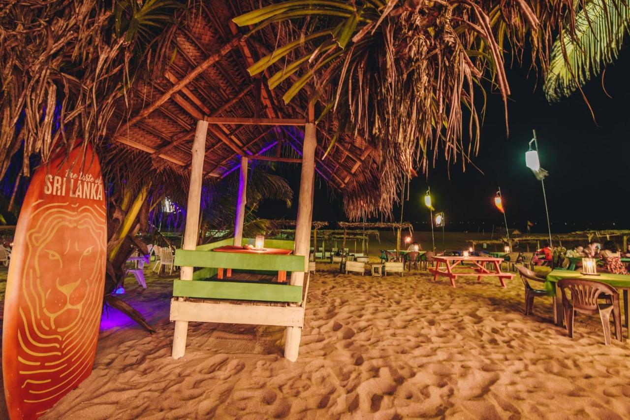 International Beach Hotel & Restaurant Хикадува Екстериор снимка