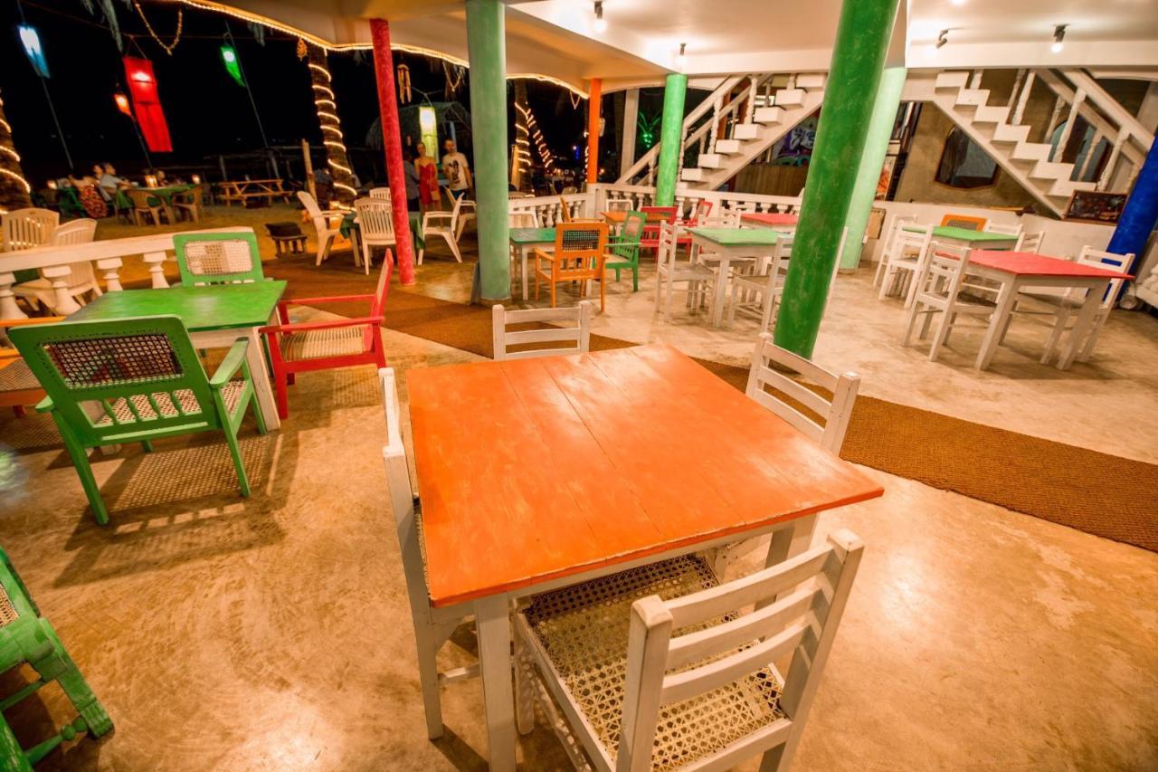 International Beach Hotel & Restaurant Хикадува Екстериор снимка