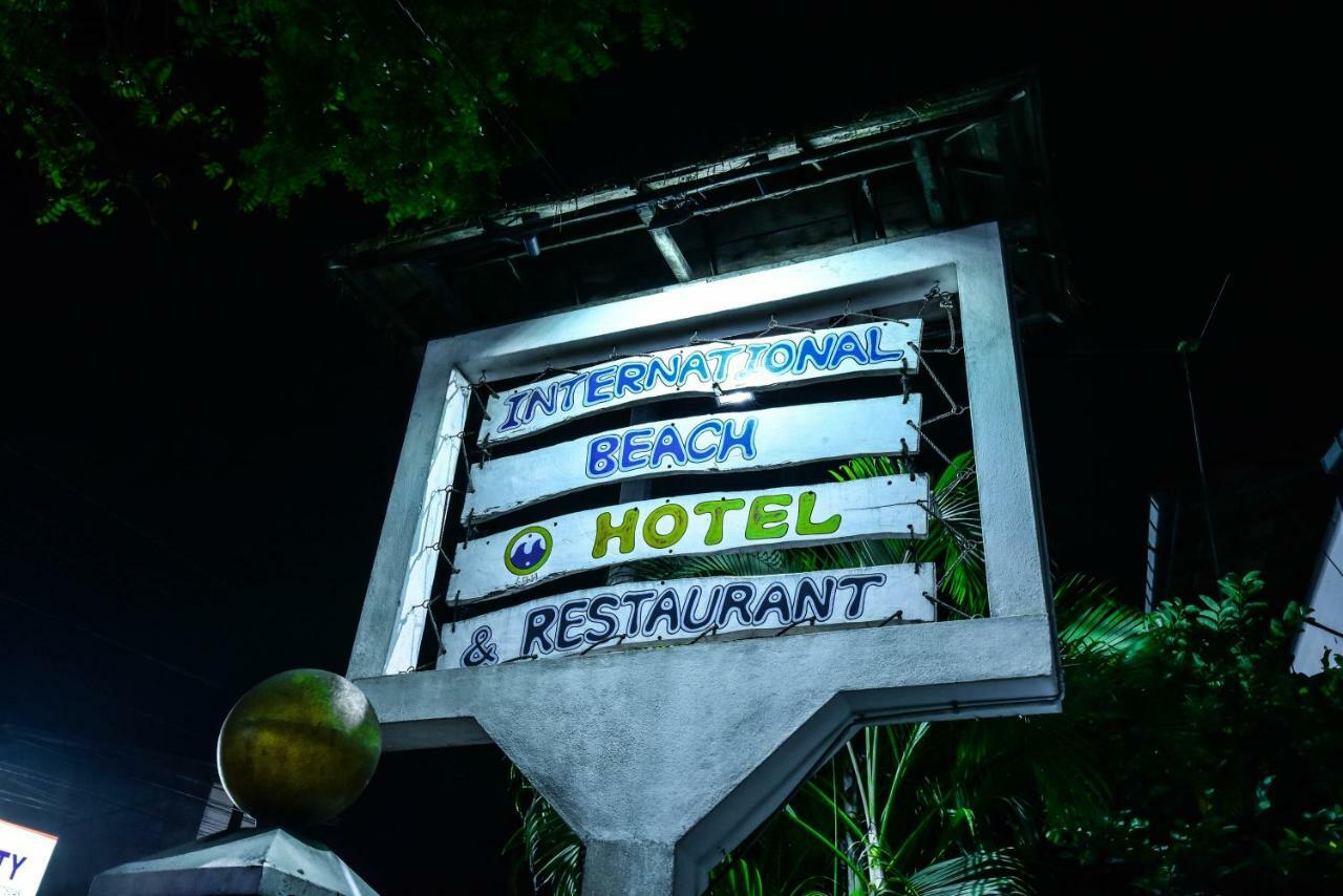 International Beach Hotel & Restaurant Хикадува Екстериор снимка