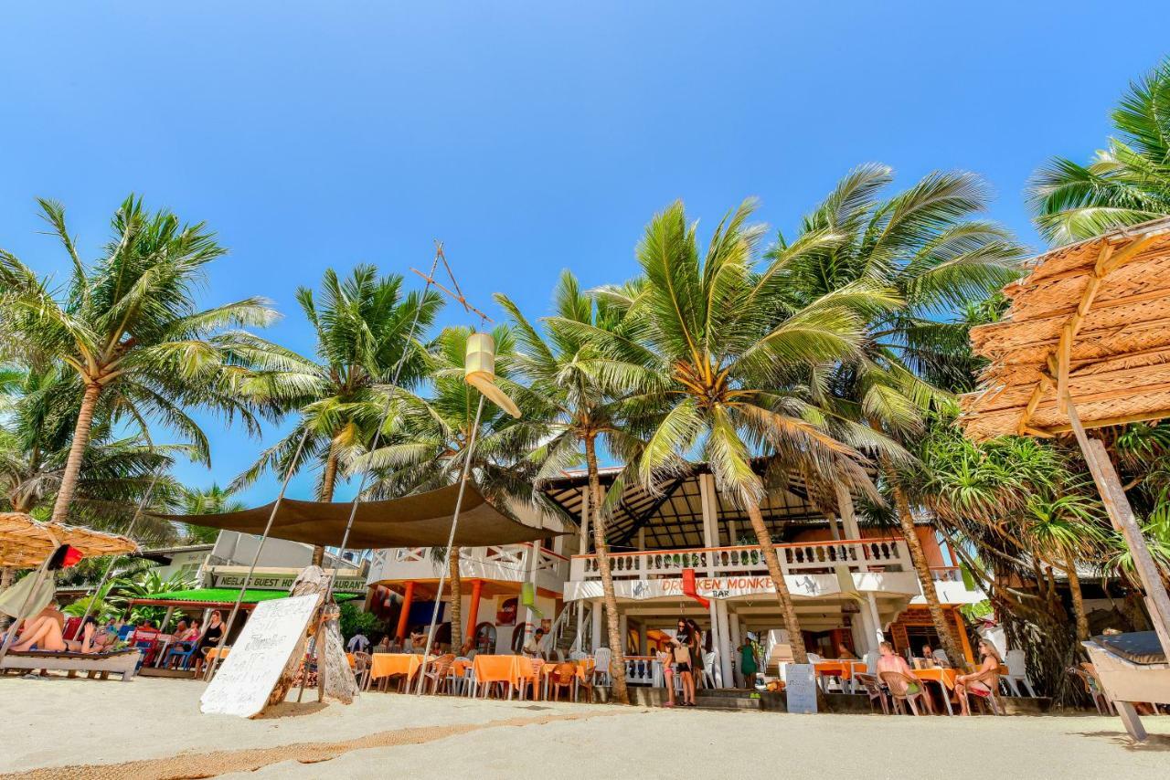International Beach Hotel & Restaurant Хикадува Екстериор снимка