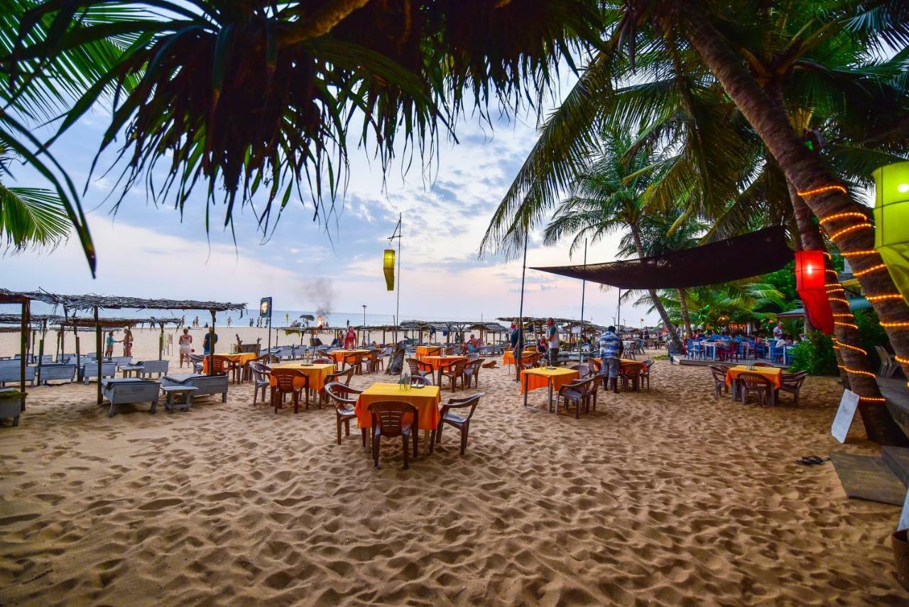 International Beach Hotel & Restaurant Хикадува Екстериор снимка