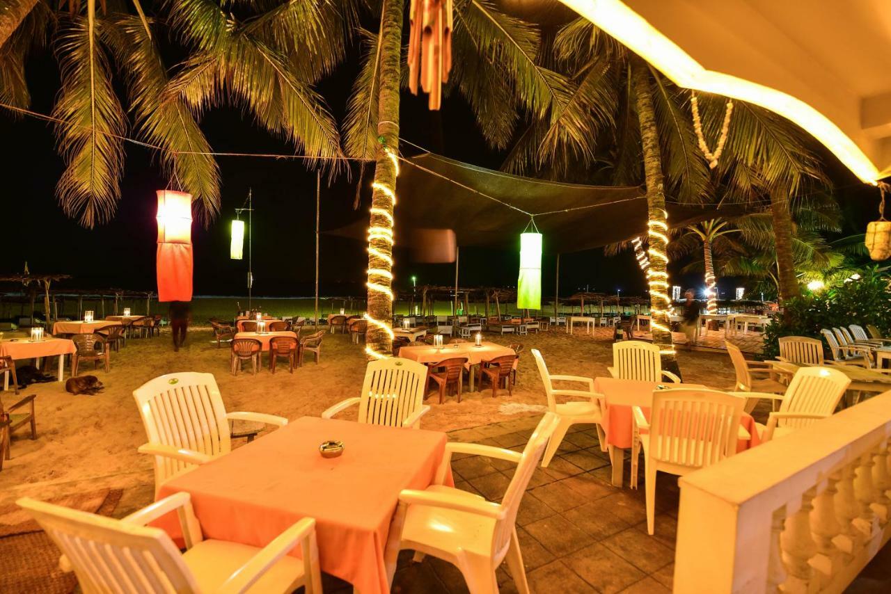 International Beach Hotel & Restaurant Хикадува Екстериор снимка